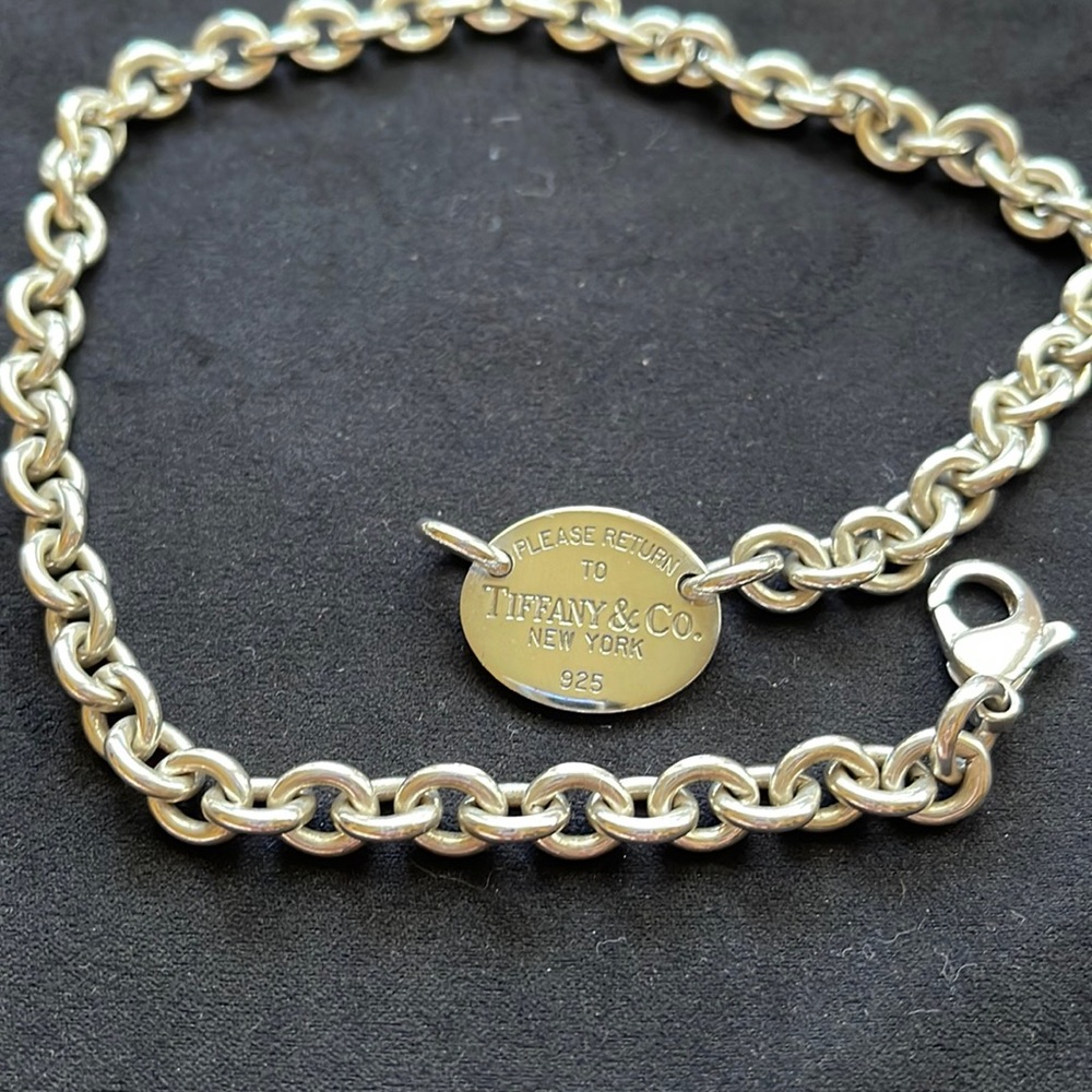 Tiffany “Return to Tiffany” oval necklace